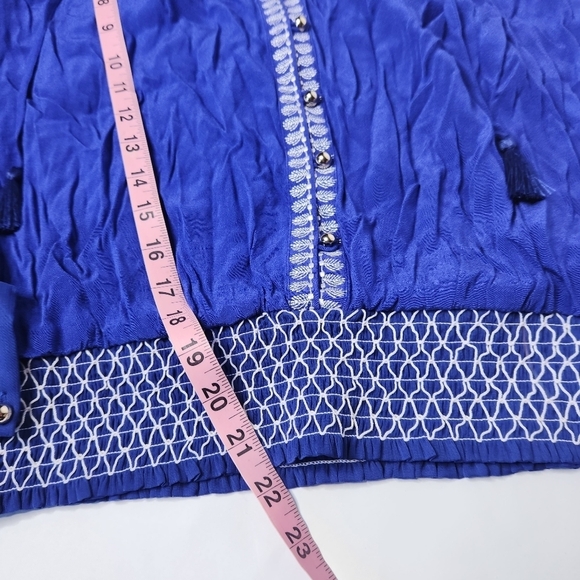 Bebe Women's Size Small Embroidered Blouse New - Picture 2 of 8